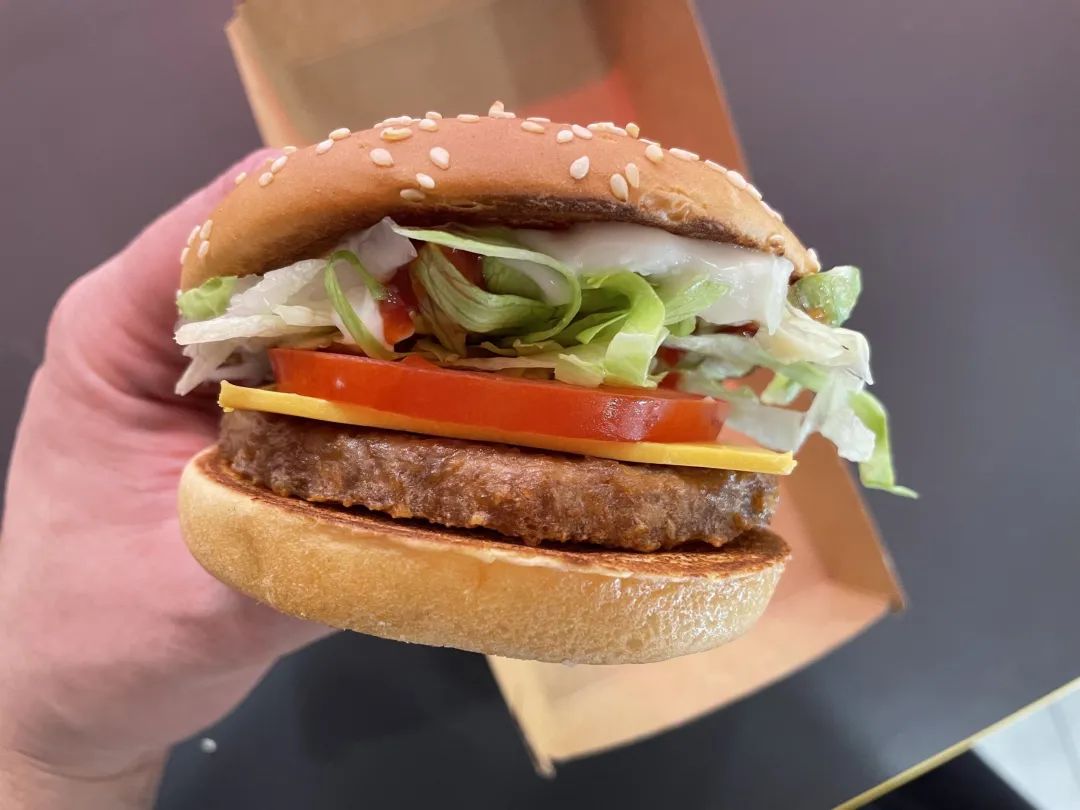 只有维州有！麦当劳全新推出“素食汉堡”！没有肉，仅有菜！你会去买嘛？