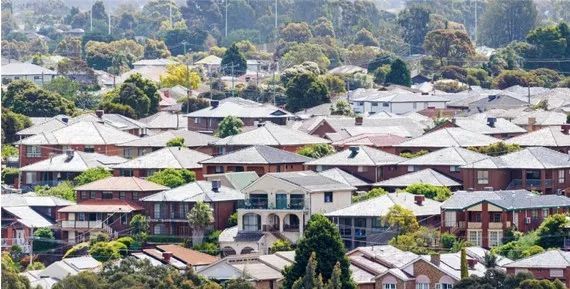 澳洲房市前景如何？分析师持悲观态度，但多地房价仍在创新高