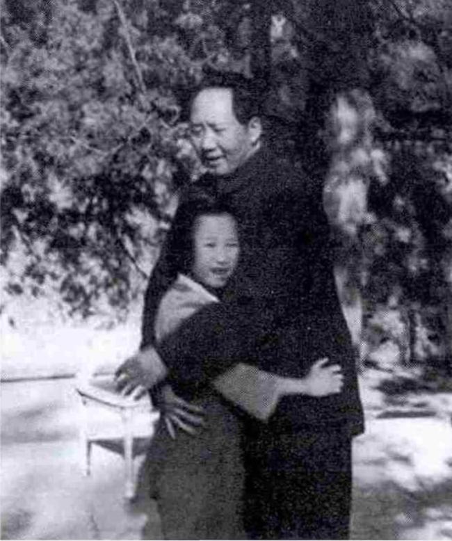 父亲把女儿捆起来干 李讷排队瞻仰毛主席，工作人员一眼认出，李讷：我只是来看看爸爸-澳洲亿忆网
