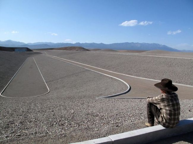 Land art legend Michael Heizer is a tough nut to crack - Double Scoop