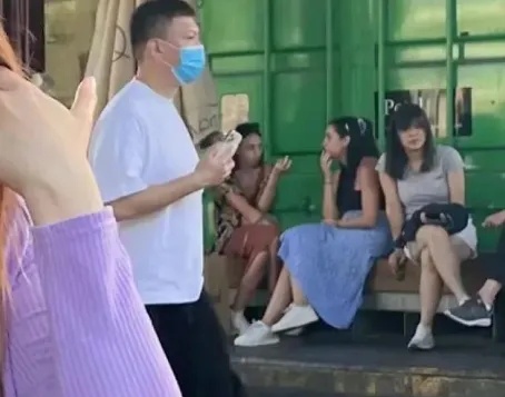 孙红雷公开回应：没移民澳洲！只是一次旅行，小作文全出来了