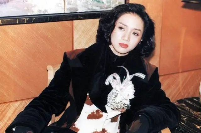 2003年，梅艳芳去世后，主治医生坦白：她的病可以治好，但因一件事她主动放弃